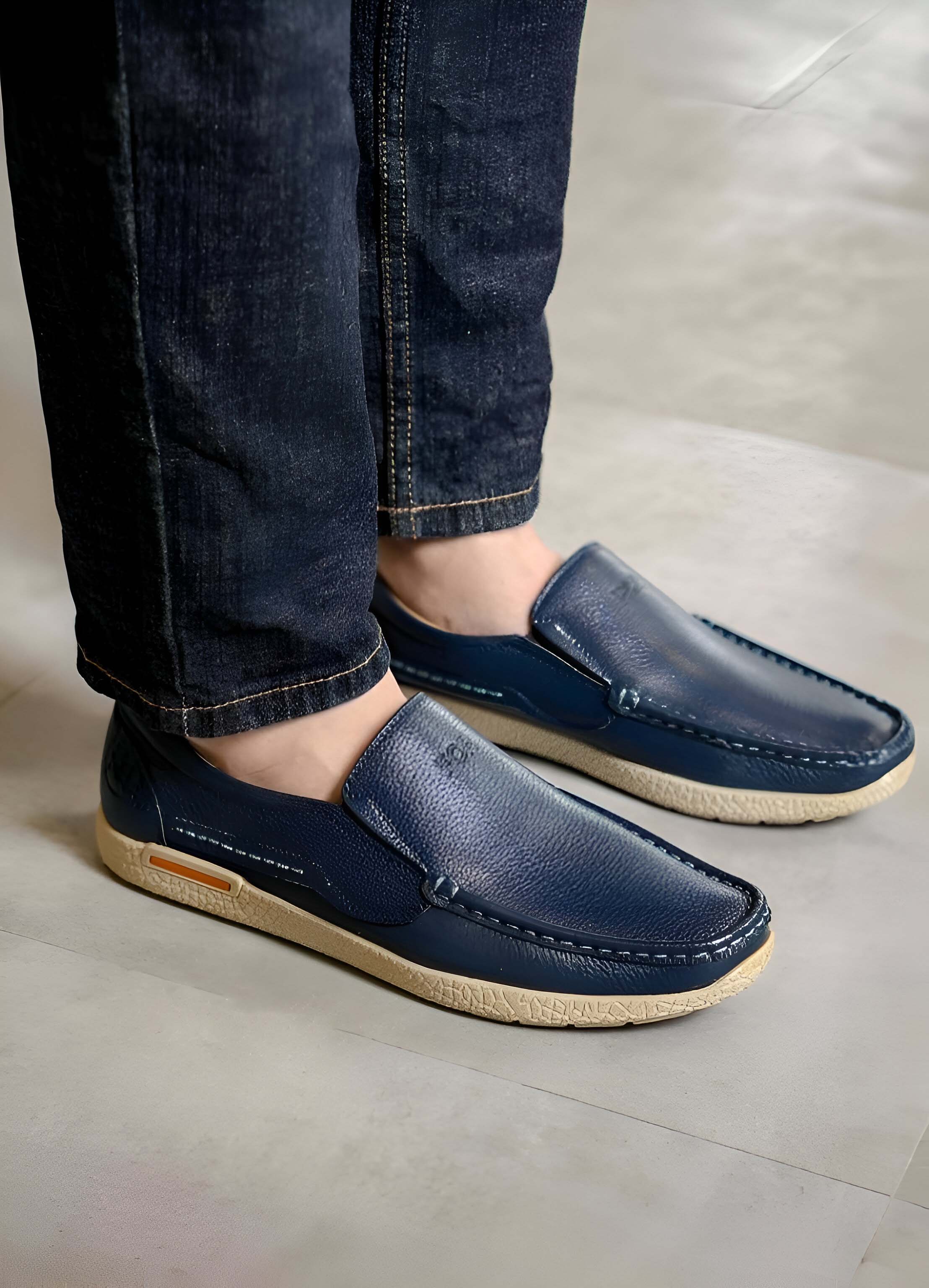 GIÀY SLIP-ON DA BÒ MÀU XANH NAVY ĐẾ NÂU F04